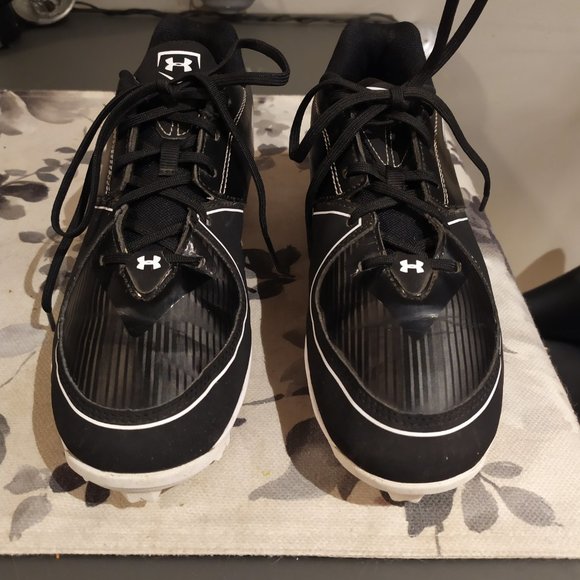 Under Armour Kleats - Worn Once Size 8 - Picture 1 of 5